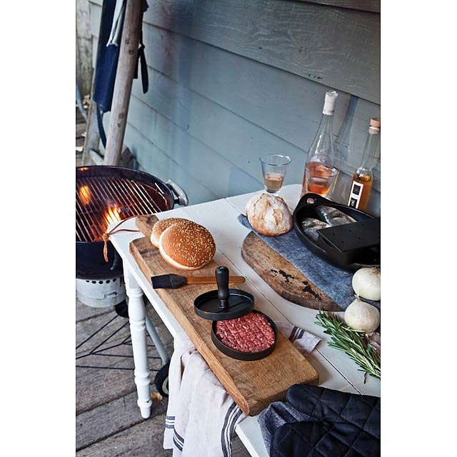 BBQ set with hamburger press and brush, grey - foto