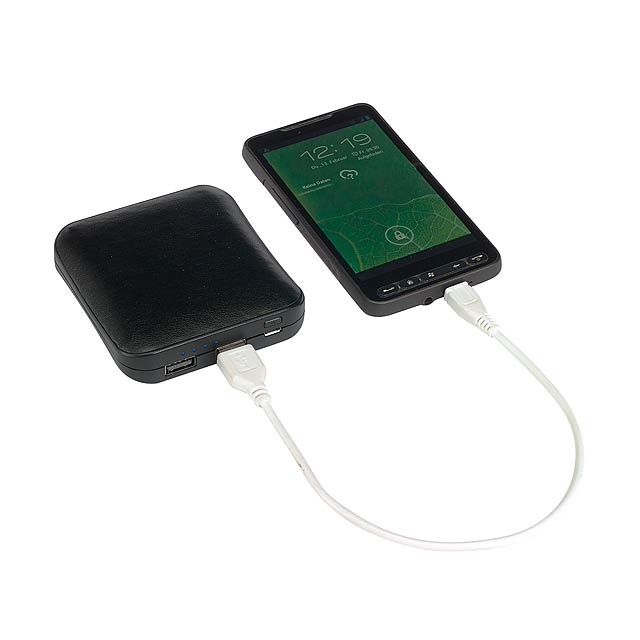 Powerbanka UPGRADE – skvělý záložní zdroj energie na cestách: vhodná pro současné smartfony a USB zařízení, on/off tlačítko pro zjištění stavu nabití a zahájení nabíjení, součástí je USB nabíjecí kabel s micro USB konektorem (délka: cca 32 cm), vstupní výkon: 5V/1A, výstupní napětí: 1. port: 5V/1A, 2. port: 5V/2.1A, kapacita: 8.000 mAh, vysoce výkonná lithio-iontová baterie  - černá - foto