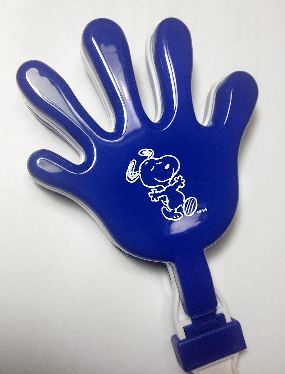 Reklamní modrá tleskací ruka s potiskem postavičky Snoopy