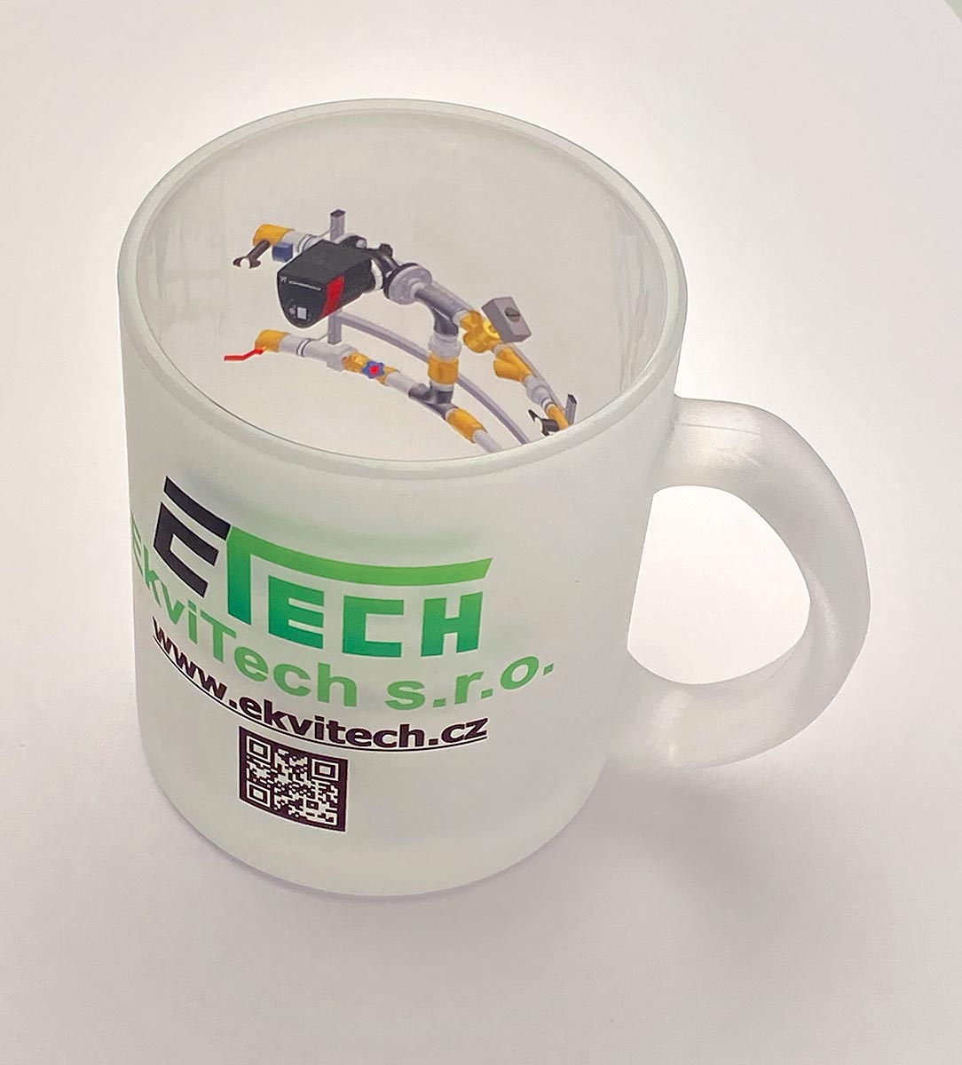 Reklamní matný skleněný hrnek s fotopotiskem a logem Ekvitech s.r.o.
