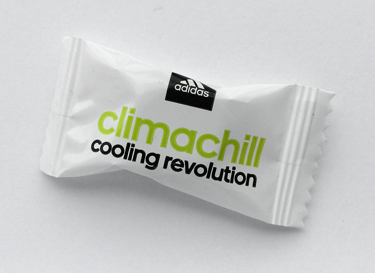 Reklamní bonbon v individuálním obalu s potiskem loga adidas climachill