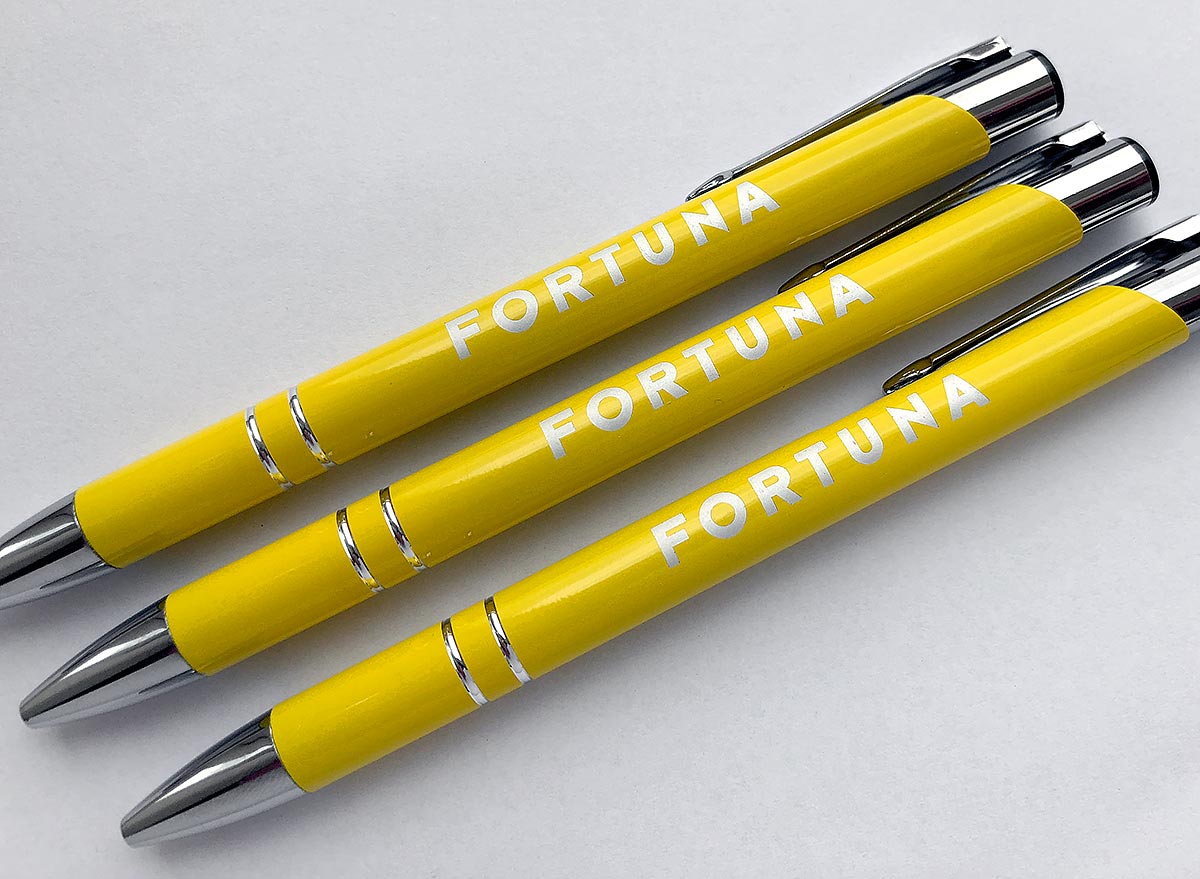 Reklamní žlutá kovová kuličková pera s potiskem loga Fortuna