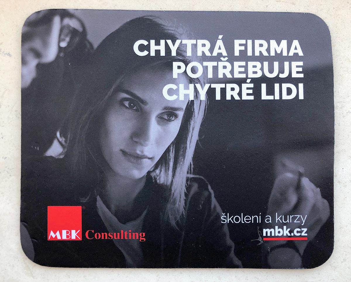 Reklamní podložka pod myš s potiskem loga MBK Consulting