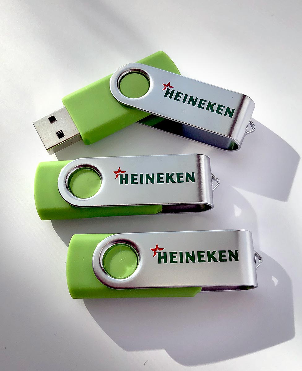 Reklamní zelené otočné USB flash disky s potiskem loga Heineken