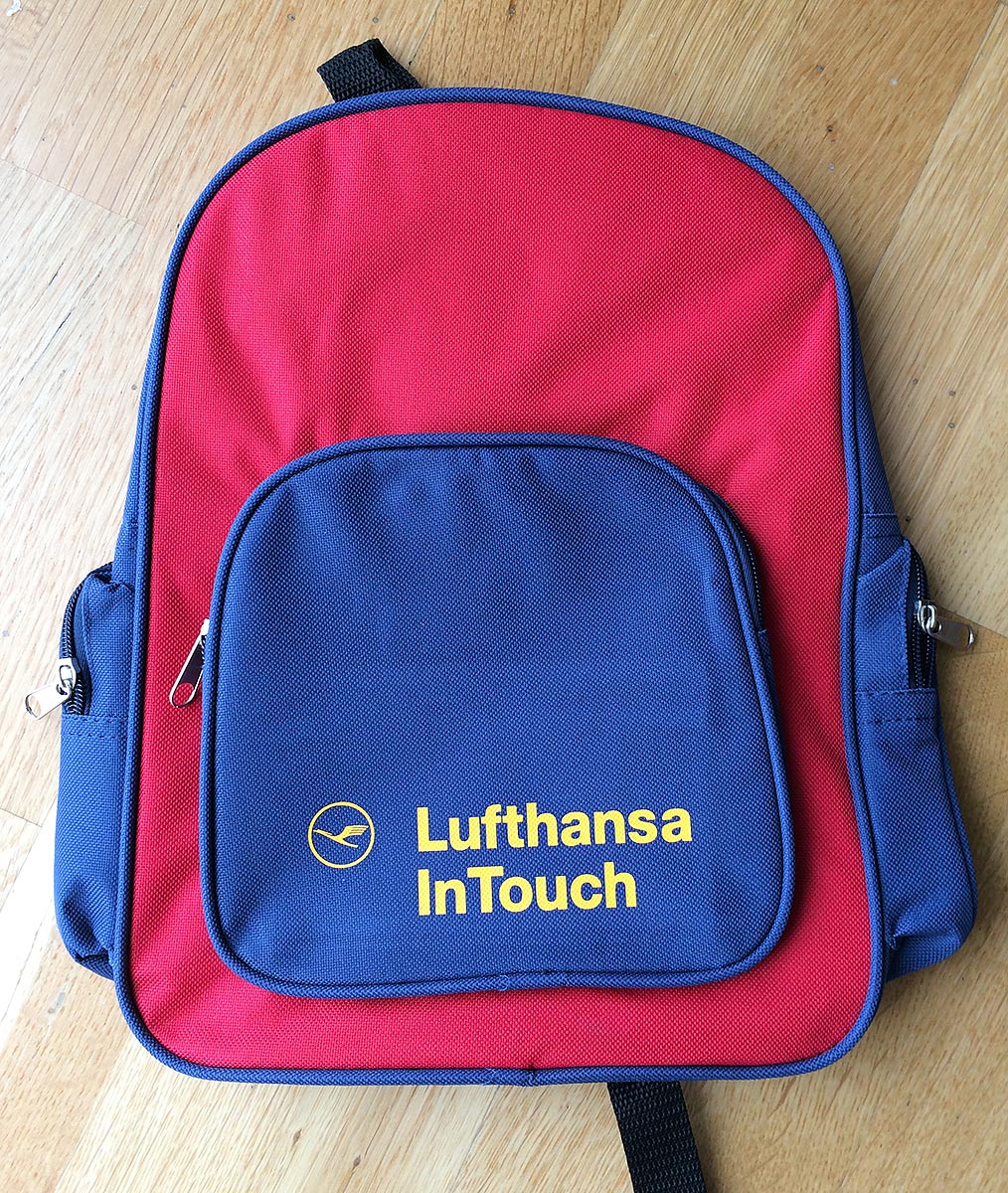 Reklamní červeno-modrý batoh s potiskem loga Lufthansa InTouch