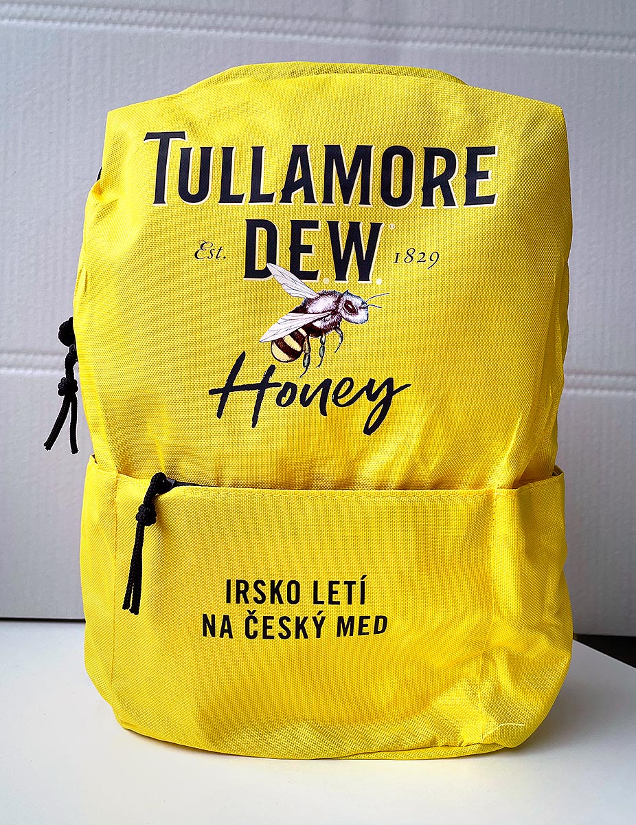 Reklamní žlutý batoh s potiskem Tullamore Dew Honey