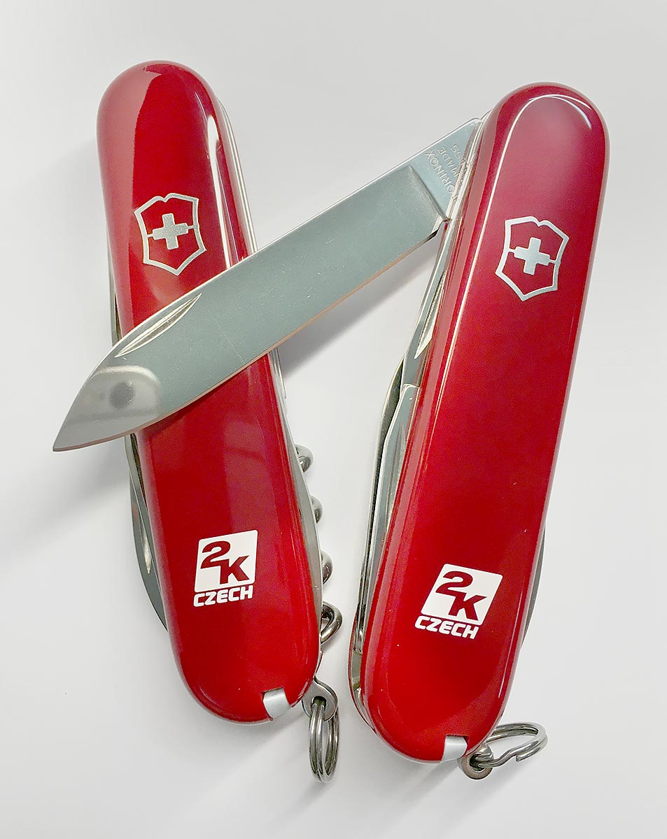Reklamní červené kapesní nože Victorinox s potiskem loga 2K Czech