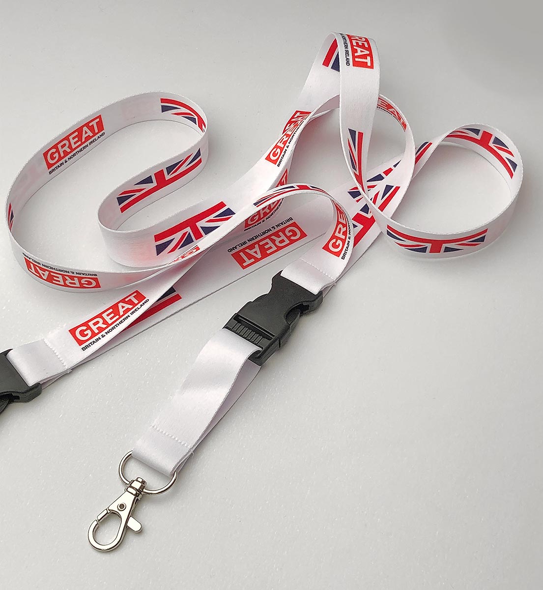Reklamní bílé šňůrky na krk s potiskem GREAT Britain & Northern Ireland