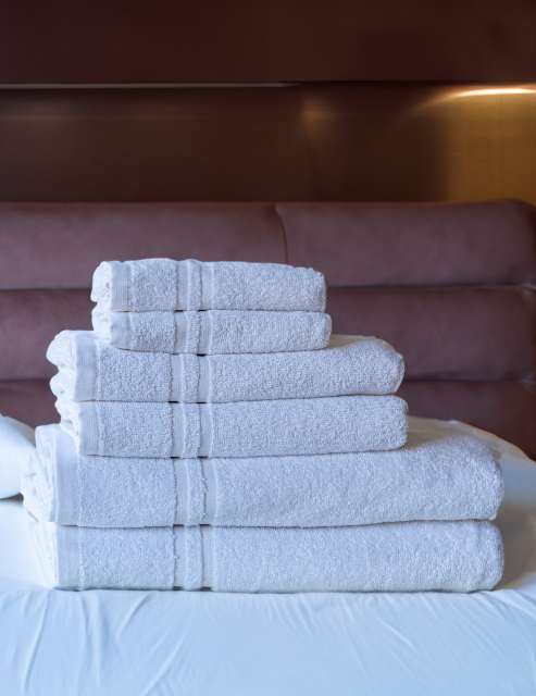 Olima Olima Classic Hotel Towel - white